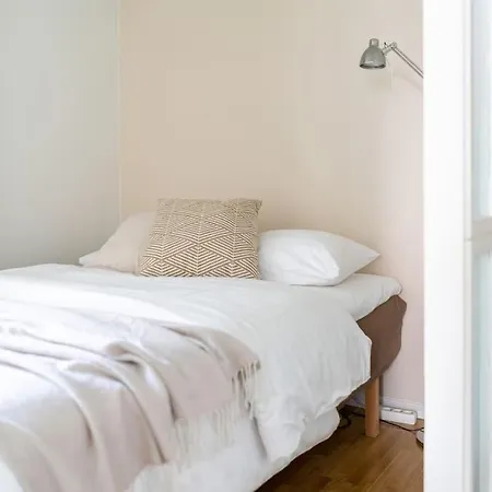 Near Haemeenpuisto, Private Sauna! Apartamento *
